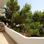 Kapllani 3* Саранда